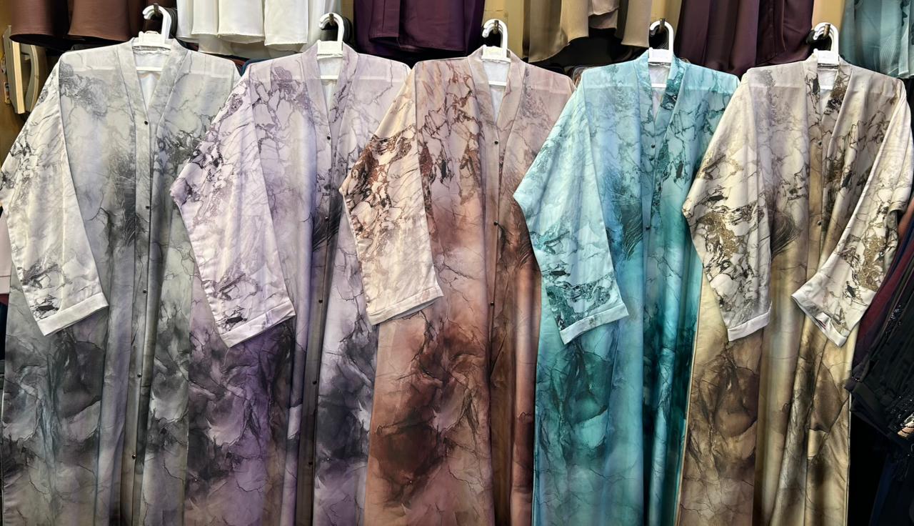 Front 3D Design Silk Crinkle Abaya